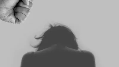 Жұдырық, ұру, Талғар, күйеуі, әйелі, әріптесі, жағын сындыру