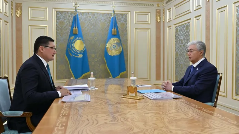 Тоқаев Берік Уәлиді қабылдады, сурет - Zakon.kz жаңалық 09.06.2026 15:10