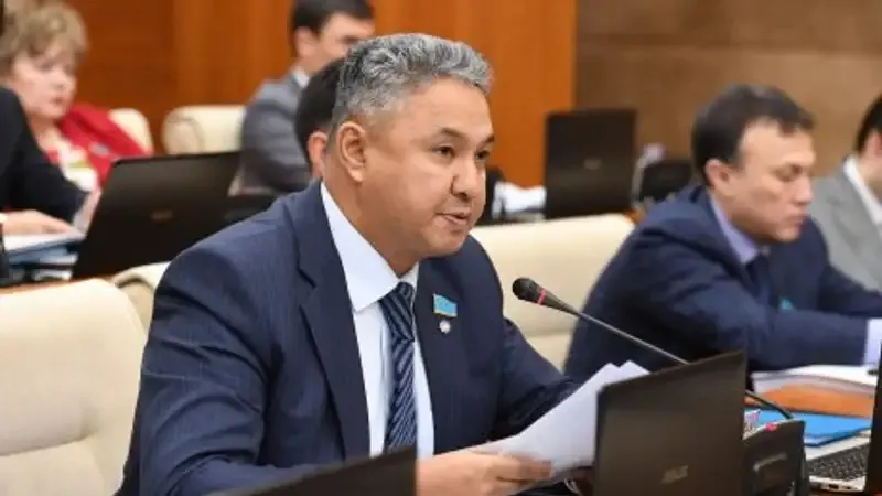 Азат Перуашев, Ақ жол, партия, төраға, өкілеттігін тоқтату