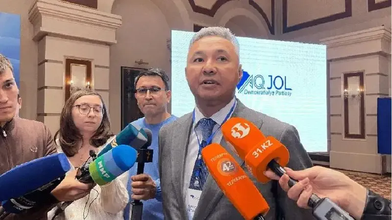 Азат Перуашев, Ақ жол, партия, төраға, қызметінен кету