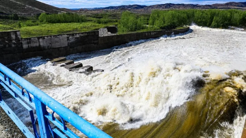Су қоймасы, БҚО, нөсер жаңбыр, сурет - Zakon.kz жаңалық 17.06.2026 18:16