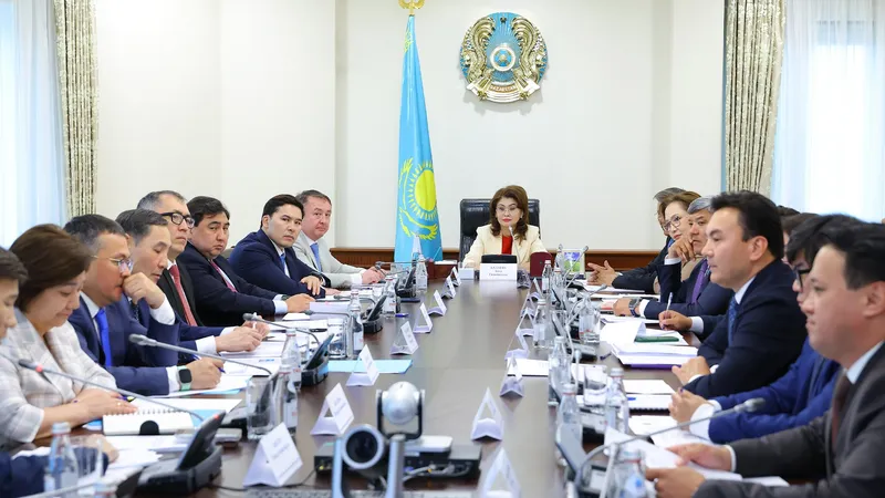 Қазақстан Республикасы Үкіметі жанындағы Мемлекеттік тіл саясатын іске асыру жөніндегі комиссияның отырысы Премьер-министрдің орынбасары – Мәдениет және ақпарат министрі Аида Балаеваның төрағалығымен өтті, деп хабарлайды Zakon.kz., сурет - Zakon.kz жаңалық 17.06.2026 13:07