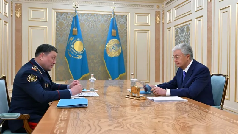 2026 жылдың 17 маусымында Қасым-Жомарт Тоқаев Ішкі істер министрі Ержан Сәденов-ті қабылдап, елдегі криминогендік ахуал мен құқық қорғау органдарының жұмысы туралы есеп тыңдады., сурет - Zakon.kz жаңалық 17.06.2026 13:29