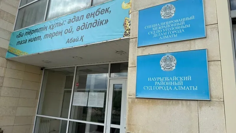 2026 жылғы 22 маусымда Алматы қаласындағы әл-Фараби даңғылында болған резонансты жол-көлік оқиғасына қатысты сот процесі жарыссөз кезеңіне өтті, деп хабарлайды Zakon.kz., сурет - Zakon.kz жаңалық 22.06.2026 11:58