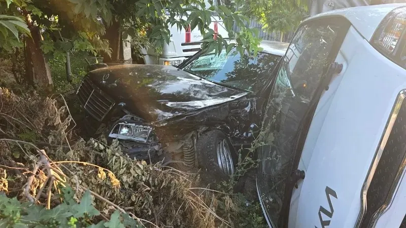 Алматыда жүк көлігімен болған жол апатынан екі адам ауруханаға түсті, сурет - Zakon.kz жаңалық 23.06.2026 20:20