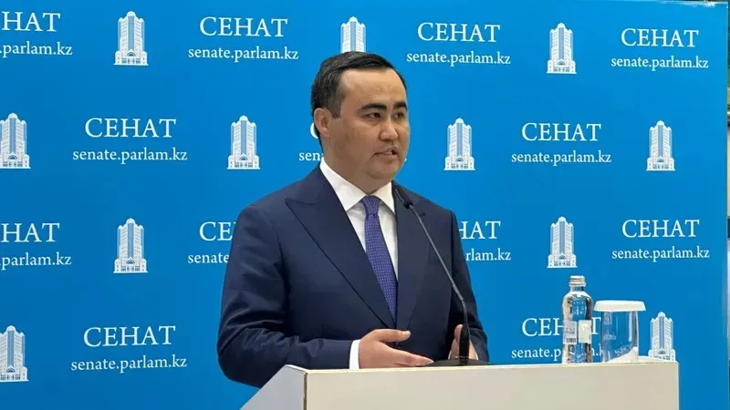 Еңбек және халықты әлеуметтік қорғау бірінші вице-министрі Ербол Тұяқбаев Алматыда сәбиін құшағына алып курьер болып жұмыс істеген жас ананың жағдайына қатысты мәлімет берді, деп хабарлайды Zakon.kz.