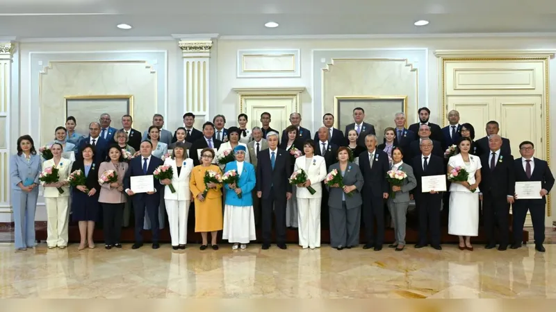Президент БАҚ саласының қызметкерлерін марапаттады