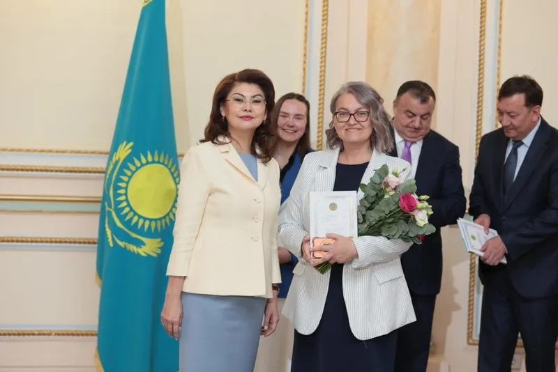 Қазақстандағы этномәдени бірлестіктерге Конституцияның арнайы басылымдары берілді, сурет - Zakon.kz жаңалық 26.06.2026 18:15