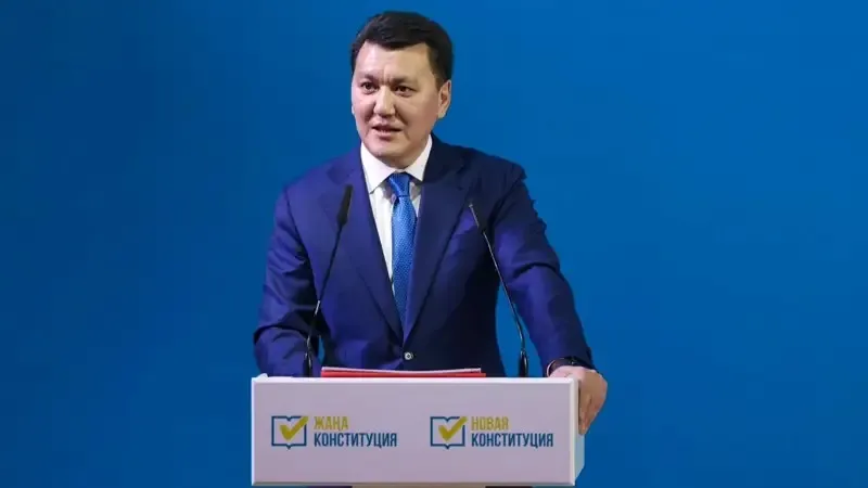 Оның айтуынша, бүгінде мемлекет жедел нәтиже беретін науқандардан бас тартып, инфрақұрылым, энергетика және көлік салаларындағы ұзақ жылдар бойы қордаланған мәселелерді шешуге басымдық беріп отыр.