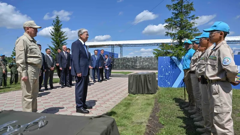 Қасым-Жомарт Тоқаев Шоқан Уәлиханов атындағы әскери колледжге барды , сурет - Zakon.kz жаңалық 26.06.2026 16:25