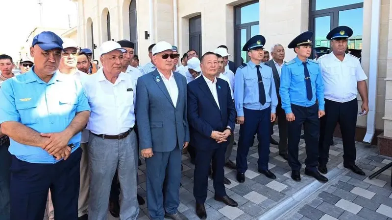 Шарада Жәнібек Тайжанов пен Шиелі кенті ардагерлер кеңесінің төрағасы Болат Күлімбетов сөз сөйлеп, сала қызметкерлері, мердігер мекеме өкілдері облыс әкімінің Алғыс хатымен марапатталды., сурет - Zakon.kz жаңалық 28.06.2026 00:17