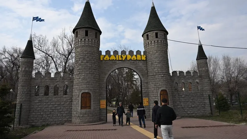 Бұқаралық ақпарат құралдары мен әлеуметтік желілерде таралған Family Park аумағына тұрғын үй кешені немесе өзге де құрылыс нысандары салынады деген ақпарат шындыққа жанаспайды., сурет - Zakon.kz жаңалық 29.06.2026 14:56