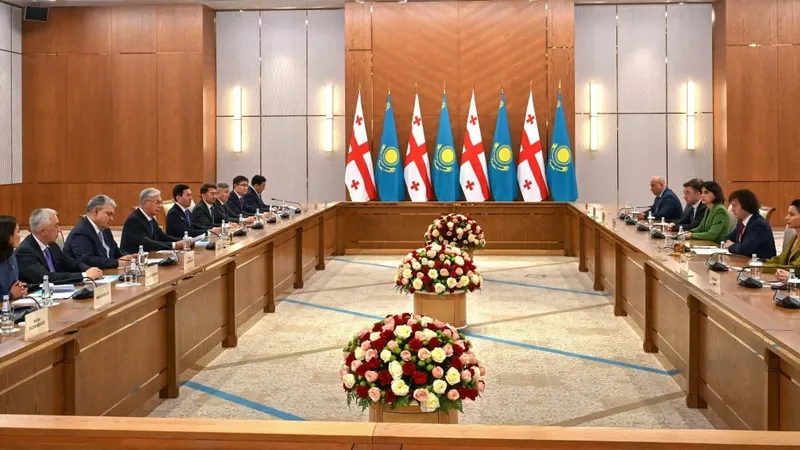 Қасым-Жомарт Тоқаев пен Ираклий Кобахидзе келіссөз жүргізді, сурет - Zakon.kz жаңалық 29.06.2026 19:20
