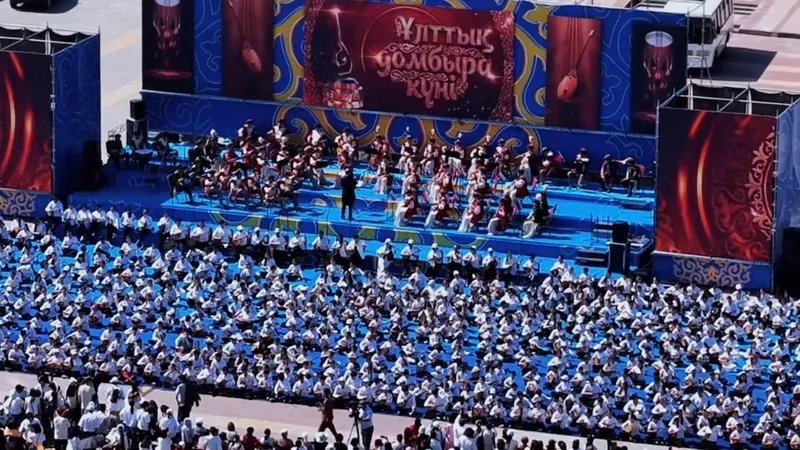 Іс-шара, Ақтөбе, домбырашы, Ұлттық домбыра күні, күй тарту, сурет - Zakon.kz жаңалық 04.07.2026 17:45
