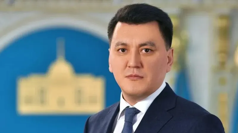 Қазақстан Республикасы Президентінің мемлекеттік кеңесшісі Ерлан Қарин Конституциялық Соттың бүгінгі түсіндірмесіне қатысты пікір білдіріп, оның таза нормативтік-құқықтық сипатқа ие екенін мәлімдеді., сурет - Zakon.kz жаңалық 08.07.2026 09:17