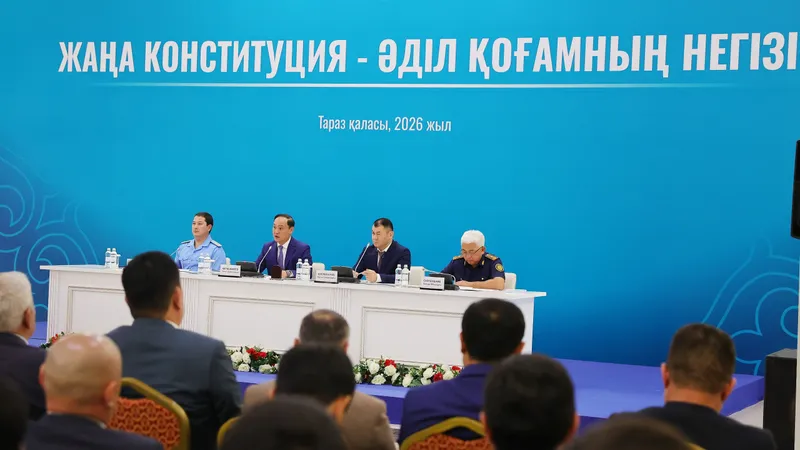 Кездесу, Тараз, Халықтық Конституция, Ербол Қарашөкеев, облыс активі , сурет - Zakon.kz жаңалық 08.07.2026 17:12