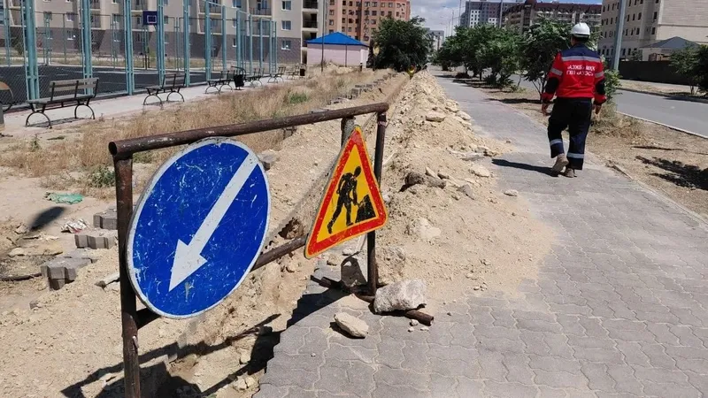 Ақтауда электр желілері жаңартылып жатыр – фоторепортаж, сурет - Zakon.kz жаңалық 09.07.2026 15:25