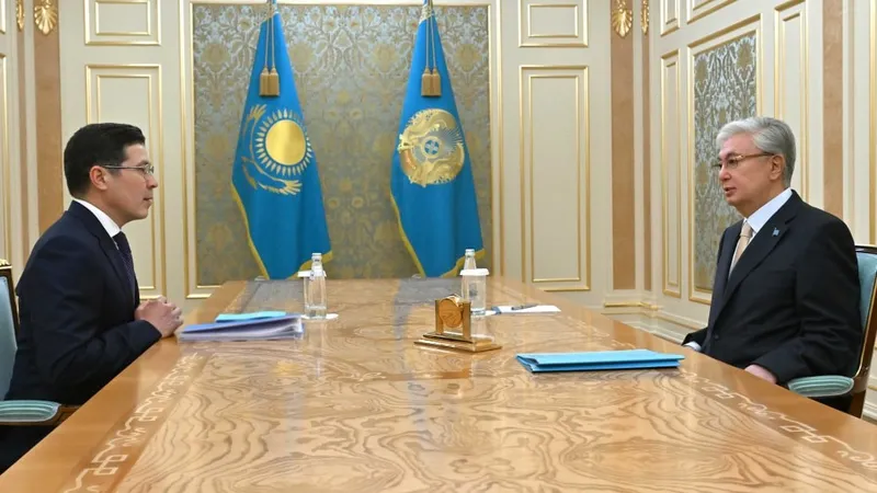 Президент қабылдауы, Ақорда, Тоқаев, Қазақстанның Қырғызстандағы елшісі, Әбілқайыр Сқақов, сурет - Zakon.kz жаңалық 14.07.2026 18:41