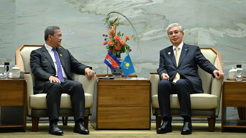 Камбоджа премьер-министрі Қасым-Жомарт Тоқаевты еліне шақырды , сурет - Zakon.kz жаңалық 17.07.2026 15:26