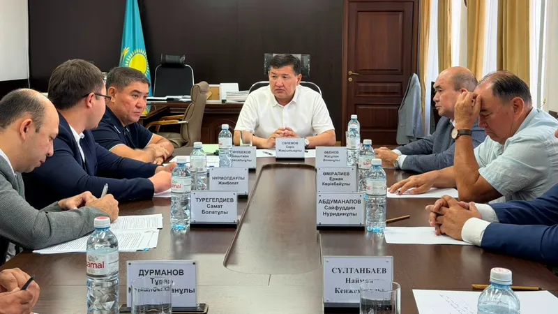 Жамбыл облысы әкімінің орынбасары өңірдегі бірқатар нысанды аралап, жауапты мекемелерге тапсырмалар жүктеді 