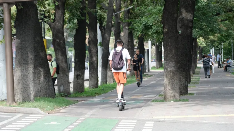 Алматыда жол қозғалысын ұйымдастырудың жаңартылған ережесі әзірленді. Құжатта алғаш рет жеке мобильділік құралдарын пайдалануды кешенді түрде реттеу көзделген. , сурет - Zakon.kz жаңалық 30.07.2026 10:56