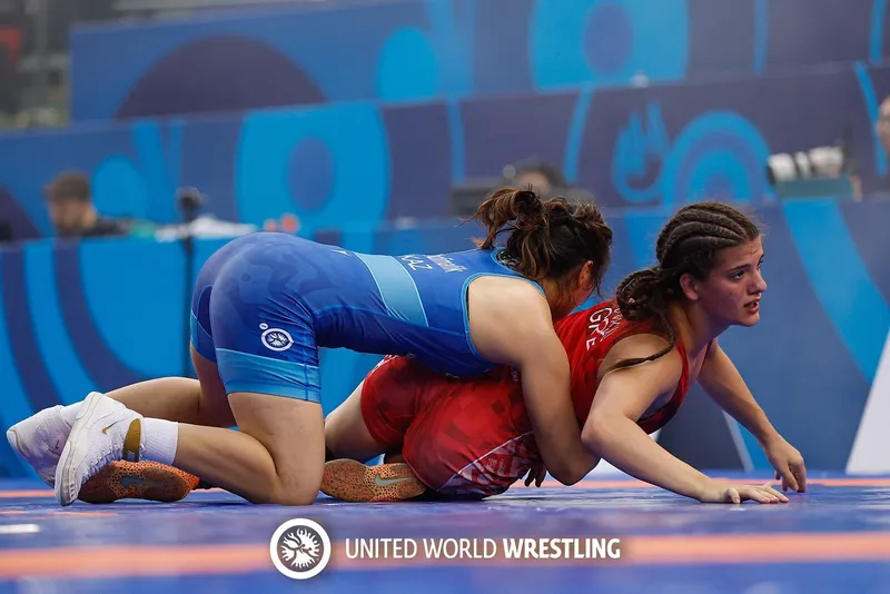 Айша Әбдімәлік әйелдер күресінен U17 әлем чемпионатында күміс медальға ие болды