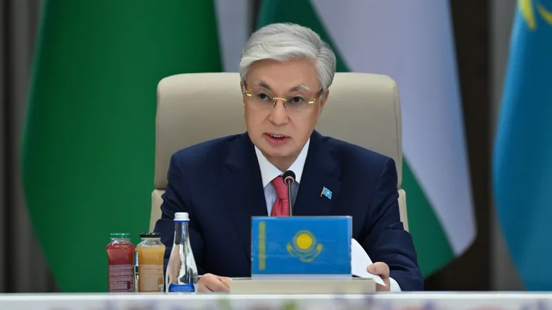 Президент Қасым-Жомарт Тоқаев Орталық Азия және Әзербайжан мемлекеттері басшыларының бейресми Консультативтік кездесуіне қатысты, деп хабарлайды Zakon.kz., сурет - Zakon.kz жаңалық 31.07.2026 14:32