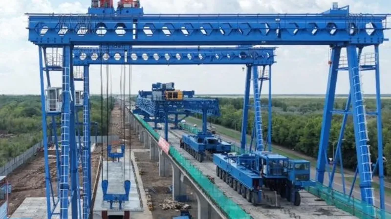 Елордада Қосшы бағытындағы Tarlan Astana желісінің алғашқы темірбетон арқалығы орнатылды, сурет - Zakon.kz жаңалық 06.08.2026 20:30