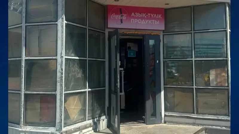 Қарағандыда қаланың қақ ортасында "қараусыз қалған" ғимарат сүріледі