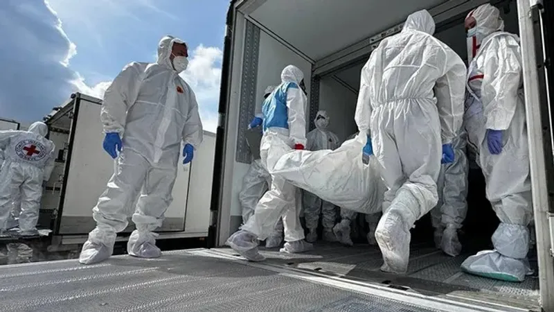 Ресей мен Украина қаза тапқан әскери қызметшілердің мәйіттерімен алмасты, сурет - Zakon.kz жаңалық 14.08.2026 11:33