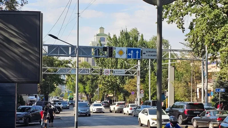 Бүгін, 2026 жылғы 14 тамызда Алматының төрт ауданында электр энергиясының өшуіне байланысты полиция қызметкерлері күшейтілген жұмыс режиміне көшті, деп хабарлайды Zakon.kz.