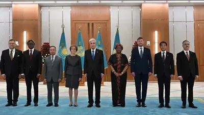 Астанадағы Тәуелсіздік сарайында Қазақстан Президенті Қасым-Жомарт Тоқаевқа тоғыз елдің төтенше және өкілетті елшілерінің сенім грамоталарын табыстау рәсімі өтті, деп хабарлайды Zakon.kz.