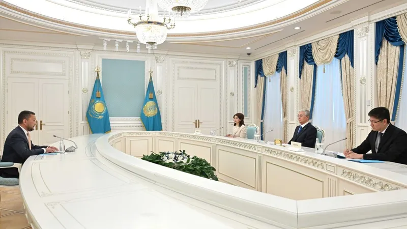 Президент қабылдауы, Ақорда, Тоқаев, БҰҰ, Еріктілер бағдарламасының атқарушы үйлестірушісі, Тойли Курбанов, сурет - Zakon.kz жаңалық 20.08.2026 17:25