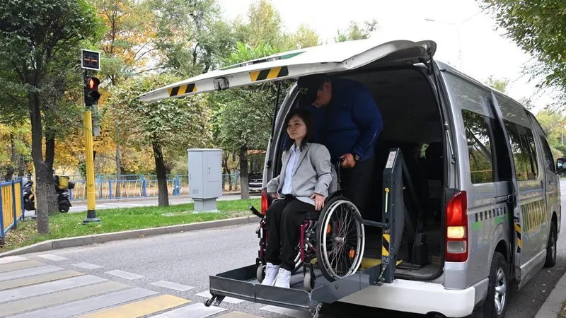 Алматыда 23 тамызда Құрылтай депутаттарының сайлауы өтетін күні мүгедектігі бар және жүріп-тұруы шектеулі азаматтарға көлік қызметі көрсетіледі, деп хабарлайды Zakon.kz.