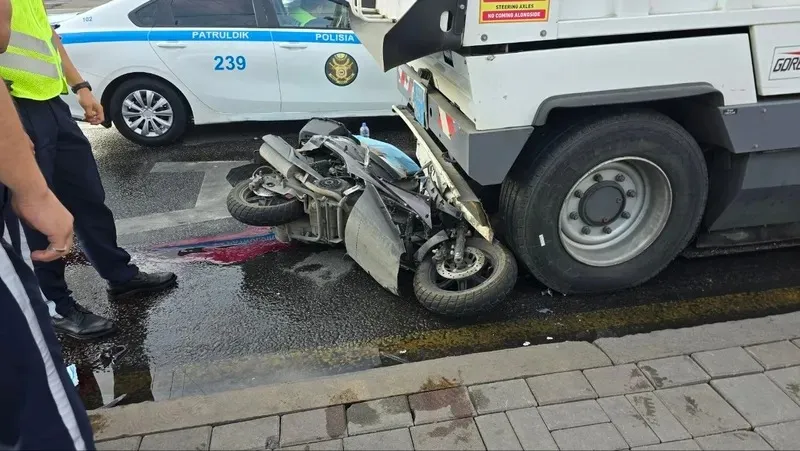 Алматыда мопед мінген азамат коммуналдық көліктің астына түсіп, көз жұмды, сурет - Zakon.kz жаңалық 22.08.2026 10:01