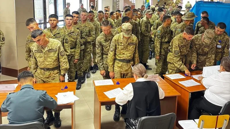 Елімізде алғаш рет өтіп жатқан Құрылтай Жамбыл облысында да жоғары белсенділікпен өтіп жатыр. Сайлау учаскелері ашылған сәттен бастап өңір тұрғындары өз азаматтық таңдауын жасап, дауыс беруге белсенді қатысуда., сурет - Zakon.kz жаңалық 23.08.2026 09:47