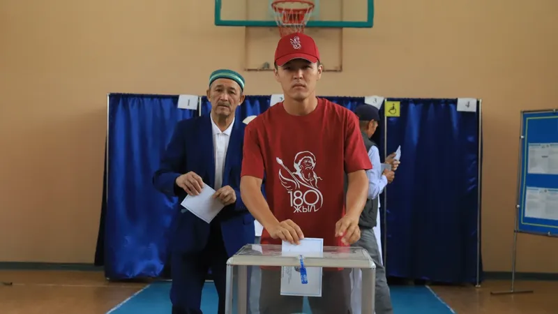 Мемлекет басшысы Қасым-Жомарт Тоқаев 2026 жылғы 23 тамызда Тәуелсіздік сарайында өткен брифингте келесі президент сайлауына қатысу мүмкіндігіне қатысты пікір білдірді, деп хабарлайды Zakon.kz тілшісі., сурет - Zakon.kz жаңалық 23.08.2026 09:04