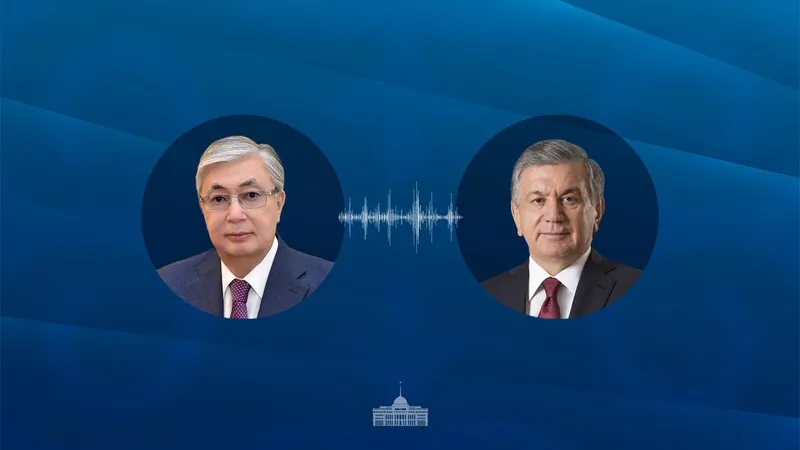 Мемлекет басшысы Қасым-Жомарт Тоқаев Өзбекстан Президенті Шавкат Мирзиёевпен телефон арқылы сөйлесті, деп хабарлайды Zakon.kz.