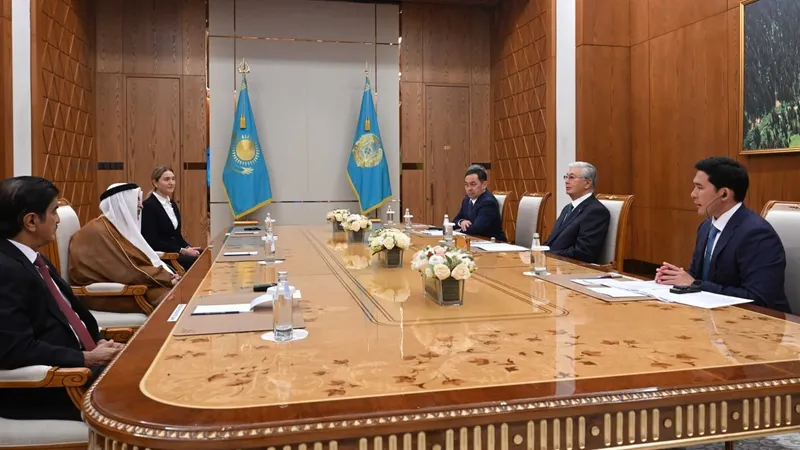 Мемлекет басшысы Қасым-Жомарт Тоқаев Тәуелсіздік сарайында Халықаралық баскетбол федерациясының (FIBA) президенті Сауд Али Әл-Тәнимен кездесті, деп хабарлайды Zakon.kz., сурет - Zakon.kz жаңалық 25.08.2026 15:41