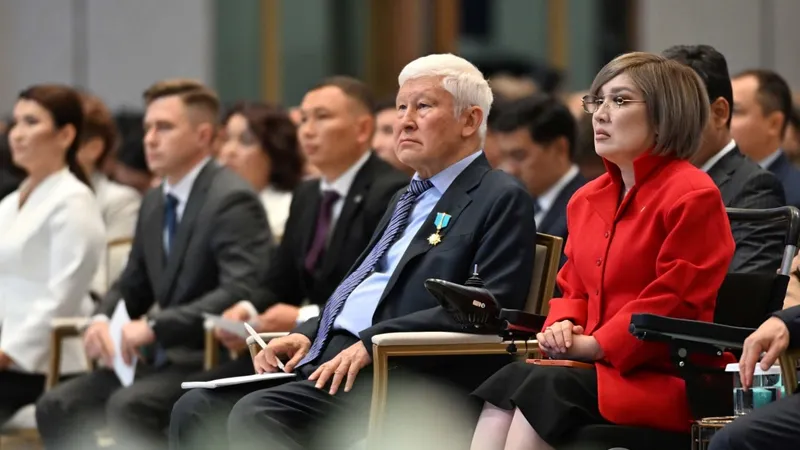 Мемлекет басшысы Қасым-Жомарт Тоқаев Республикалық тамыз конференциясының пленарлық отырысында Құрылтай сайлауы елдің қоғамдық-саяси өміріне үлкен өзгеріс әкелгенін айтты, деп хабарлайды Zakon.kz.