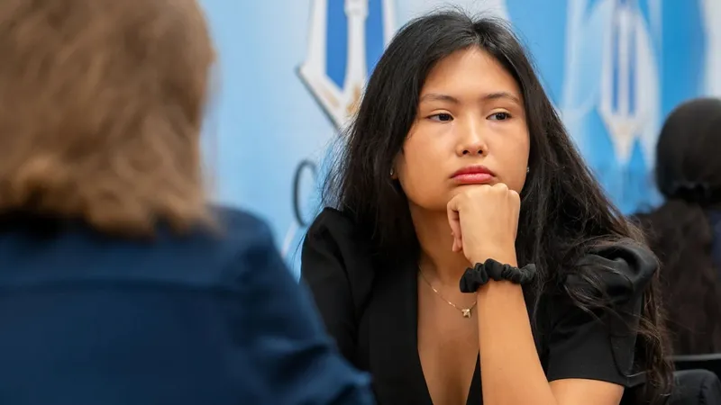 Бибісара Асаубаева, шахматшы, сурет - Zakon.kz жаңалық 26.08.2026 11:03