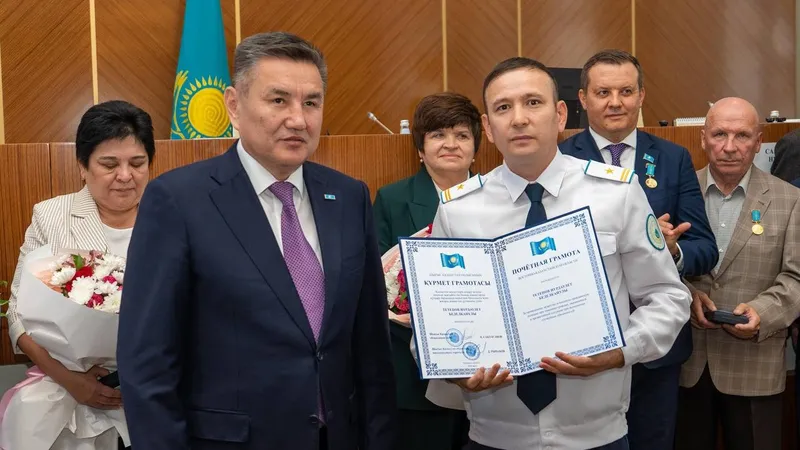 Марапаттау, ШҚО, Ұлан ауданы, полицей, кәріз құдығы, құтқару, сурет - Zakon.kz жаңалық 27.08.2026 20:57