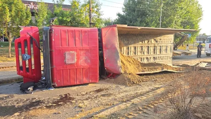 Жаппай жол апаты, Алматы, Шығыс айналма жол, жүк көлігі, жеңіл көлік, сурет - Zakon.kz жаңалық 28.08.2026 18:55