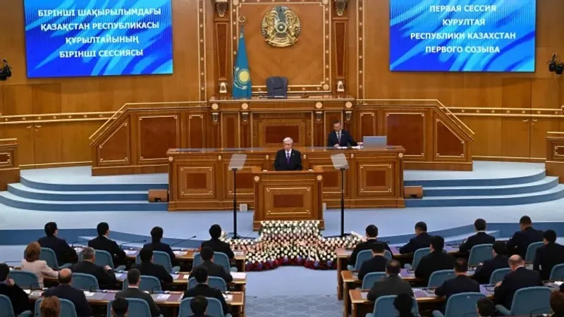 Бүгін, 2026 жылғы 28 тамызда Құрылтайдың алғашқы сессиясында Президент Үкімет пен Құрылтайдың алдағы жұмысының бірқатар маңызды бағытын айқындады. Сарапшы Zakon.kz тілшісіне e-Parliament жүйесін енгізудің және Қазақстанға жаңа технологияларды тартудың маңызы туралы айтып берді., сурет - Zakon.kz жаңалық 28.08.2026 16:56