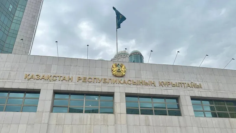 Құрылтай депутаттары 2026 жылғы 28 тамызда өткен алғашқы жалпы отырыста төрағаның орынбасарларын сайлап, бір палаталы Парламенттің құрылымын жасақтады, деп хабарлайды Zakon.kz тілшісі., сурет - Zakon.kz жаңалық 28.08.2026 16:42