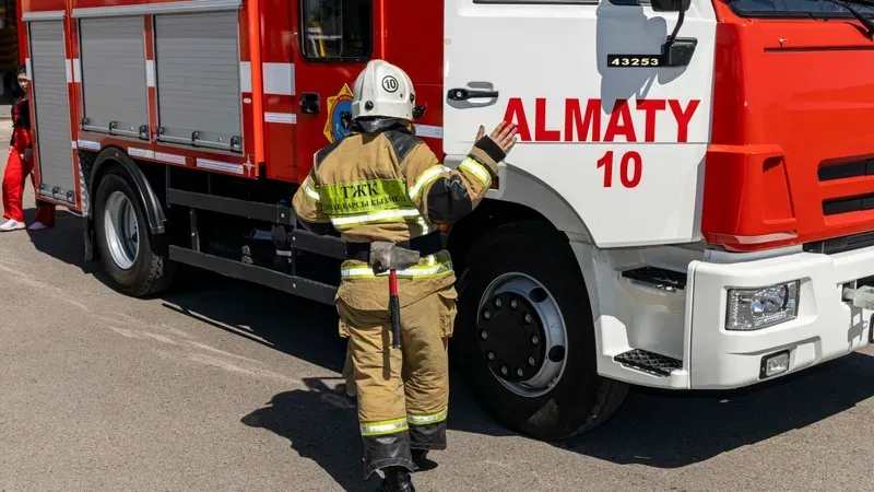 Алматыда жүк көлігі өртенді, сурет - Zakon.kz жаңалық 30.08.2026 15:57