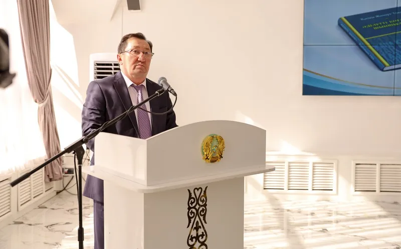 Дөңгелек үстел, Қызылорда, жаңа кітап, Қасым-Жомарт Тоқаев, Әділетті қоғамға – шыншыл сөз, сурет - Zakon.kz жаңалық 03.09.2026 21:13