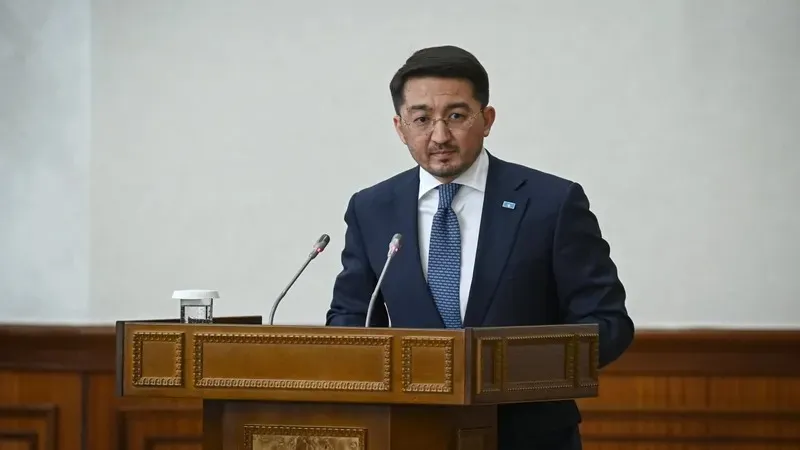 Жаслан Мәдиев ЖИ министрлігінің басшысы қызметінде қалды