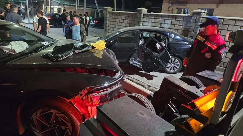 Алматыда такси мен Hyundai соқтығысып, үш адам ауруханаға түсті, сурет - Zakon.kz жаңалық 10.09.2026 10:45