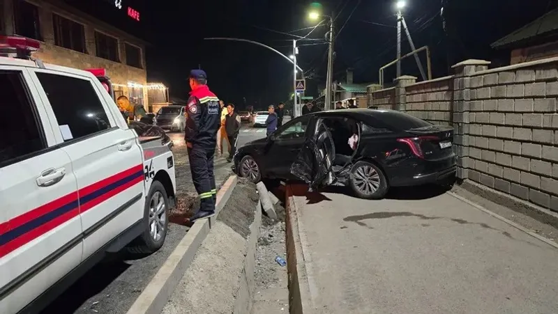 Алматыда такси мен Hyundai соқтығысып, үш адам ауруханаға түсті, сурет - Zakon.kz жаңалық 10.09.2026 10:45